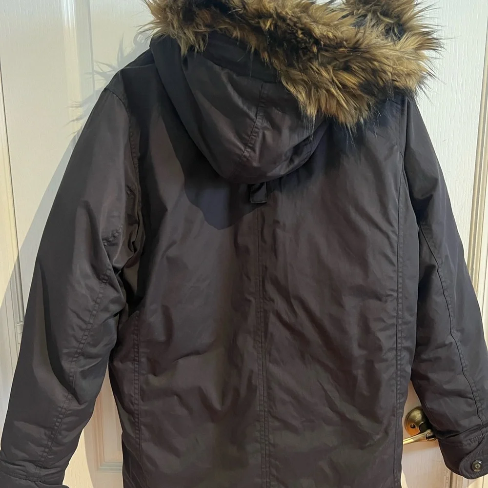 Abercrombie & fitch parka jacket mens size large. 
Heavy winter coat. - Picture 3 of 8